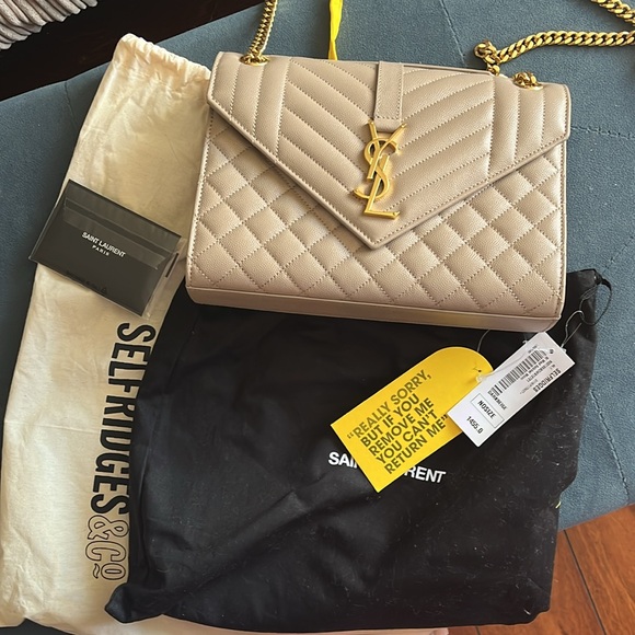 Saint Laurent Envelope patent leather crossbody bag
Never worn
Beige - Picture 5 of 5